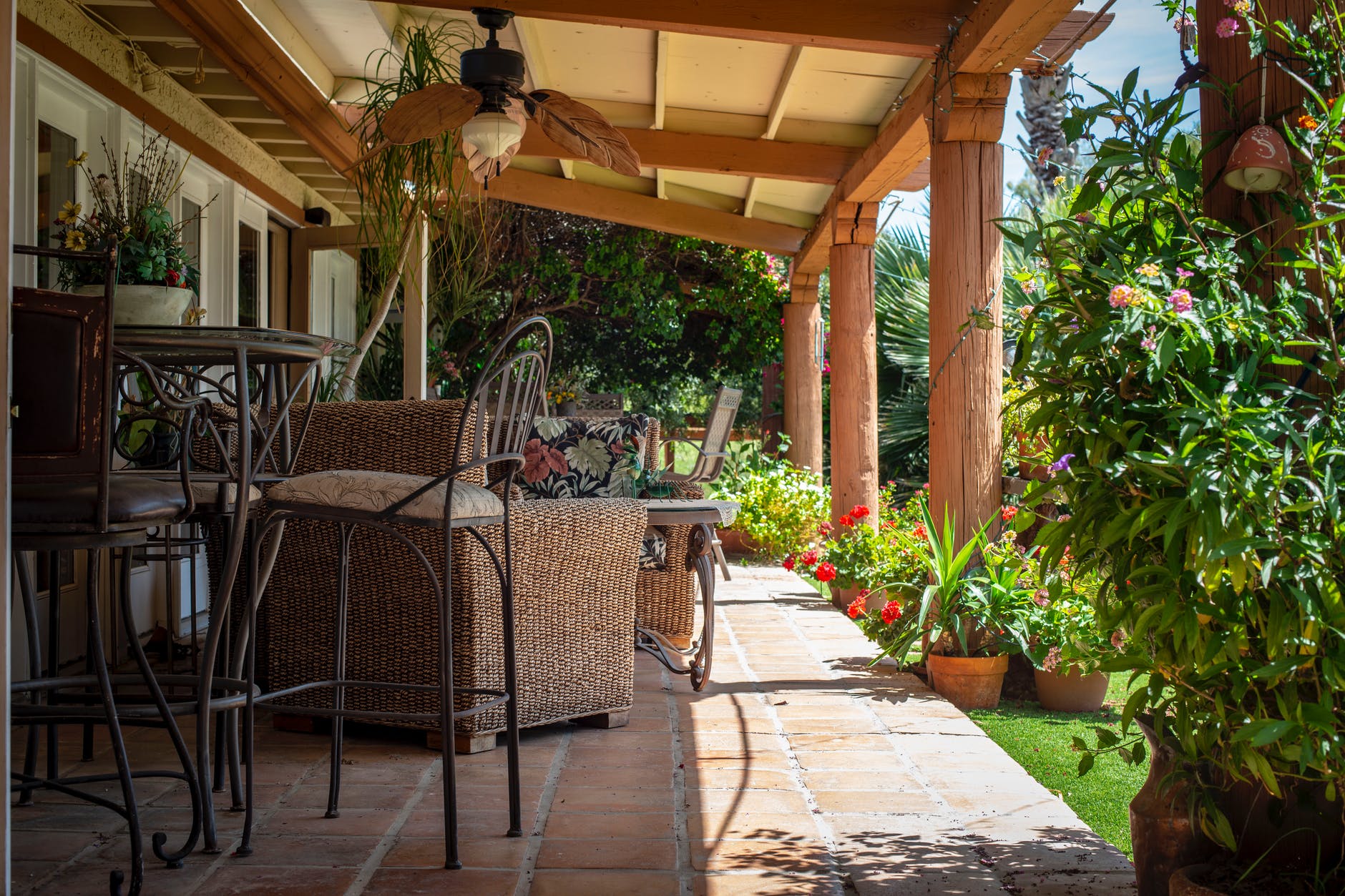 portico-giardino-in-stile-country