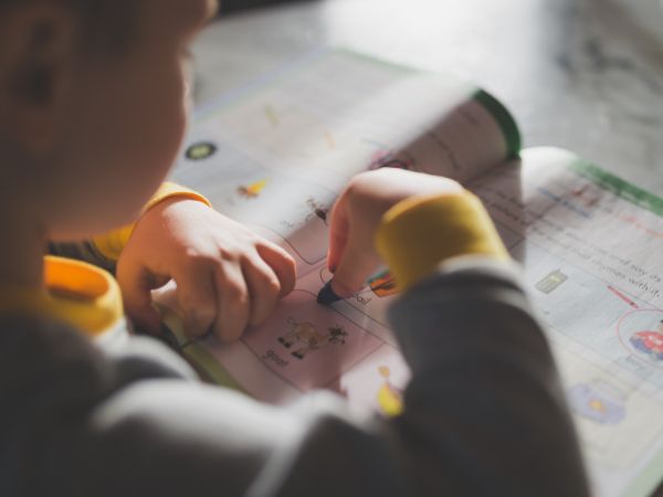 primo-giorno-di-scuola-colori