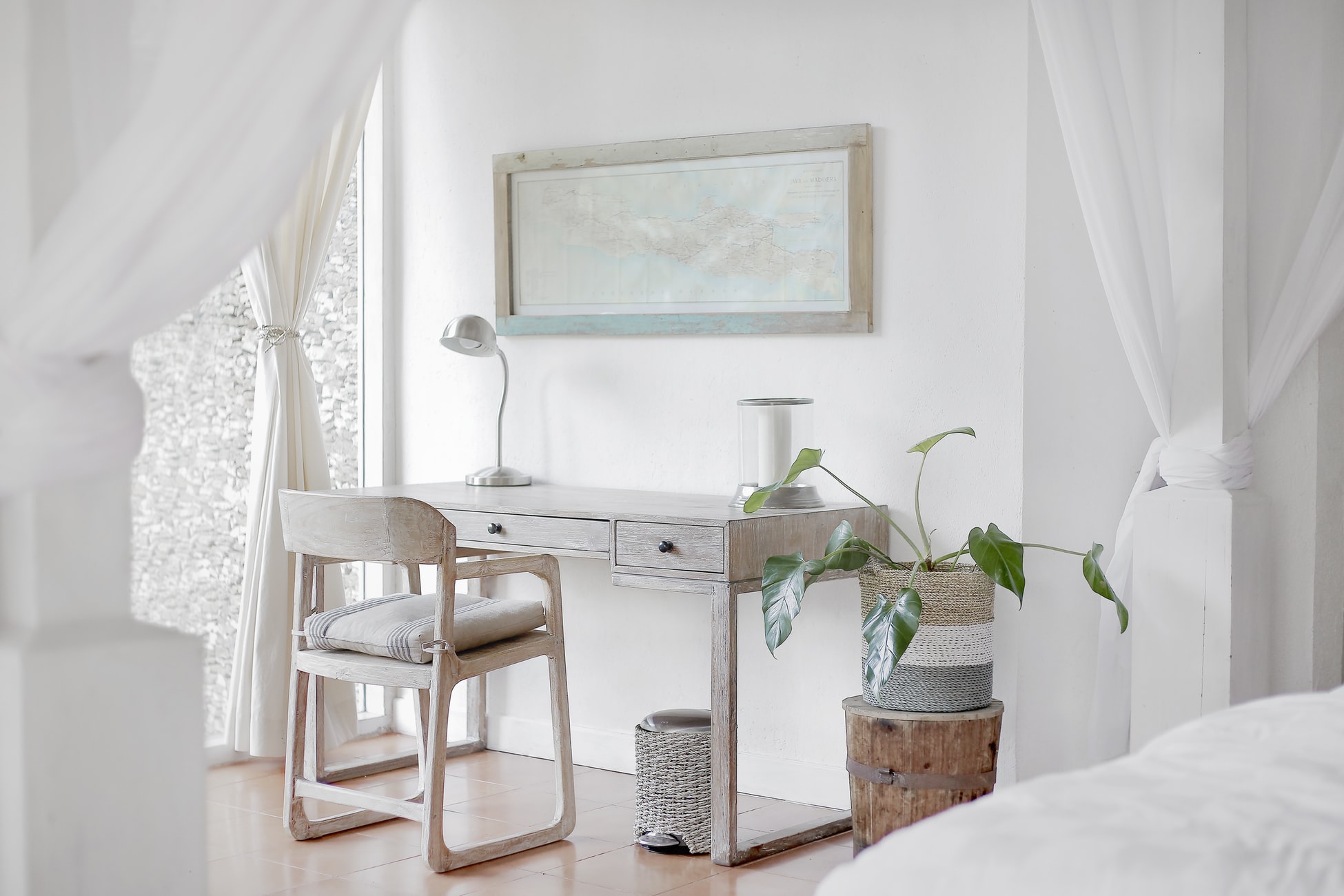 ufficio-in-casa-camera-tenda